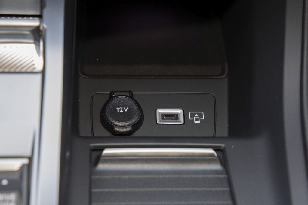 Port USB C de la nouvelle Peugeot 308