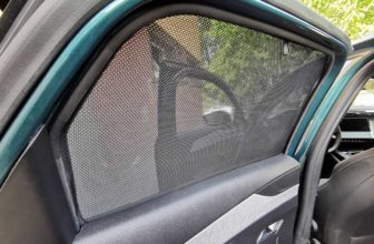Store pare-soleil pour vitre arrière de Peugeot 308 III