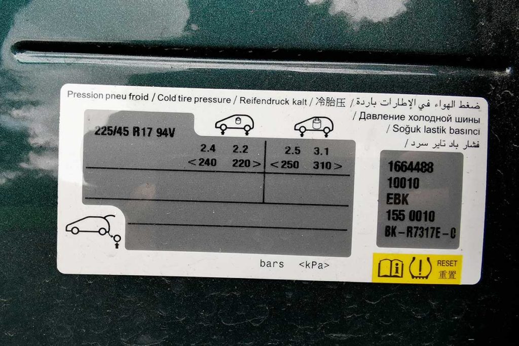 Pressions de pneus recommandés pour une Peugeot 308 SW 1.2 Puretech