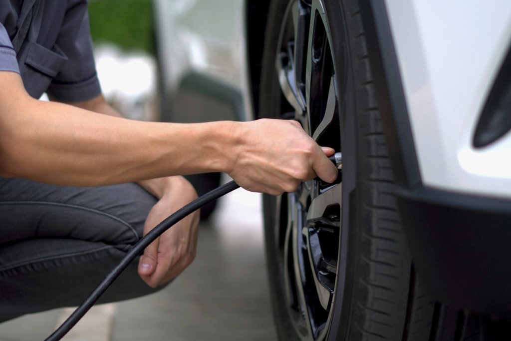 Vérifier la pression des pneus de sa Peugeot 308 est important