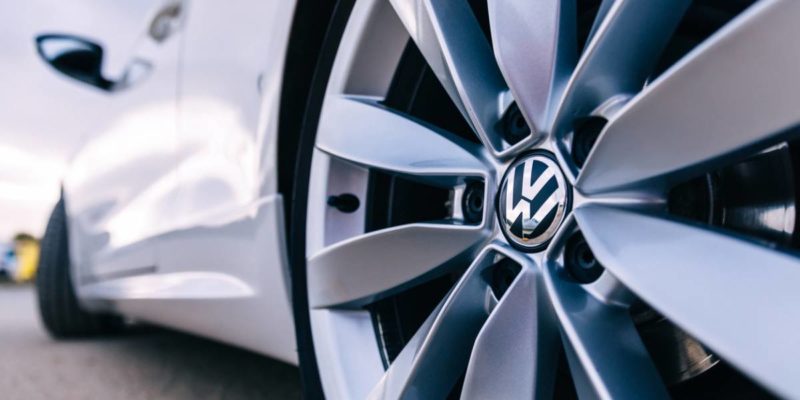 Volkswagen Passat 2024 vs Citroën C5 : quelle berline choisir cette année ?